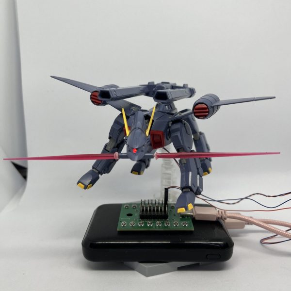 8月9日はバクゥの日　素組みでもいい感じ、モノアイはLED化。来年のこの日までには全塗したい。