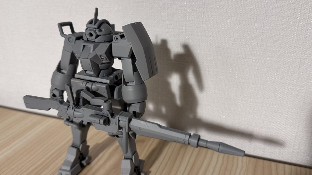作品名：チュチュ専用デミトレーナー　サーフェイサー完了<p>今回もグレーサーフェイサーを使用。傷確認中。色のテーマはまだ考え中。少しのダメージを与えたい。地球寮に大切にされている機体をチュチュがぶっきらぼうに使うと、、、</p>