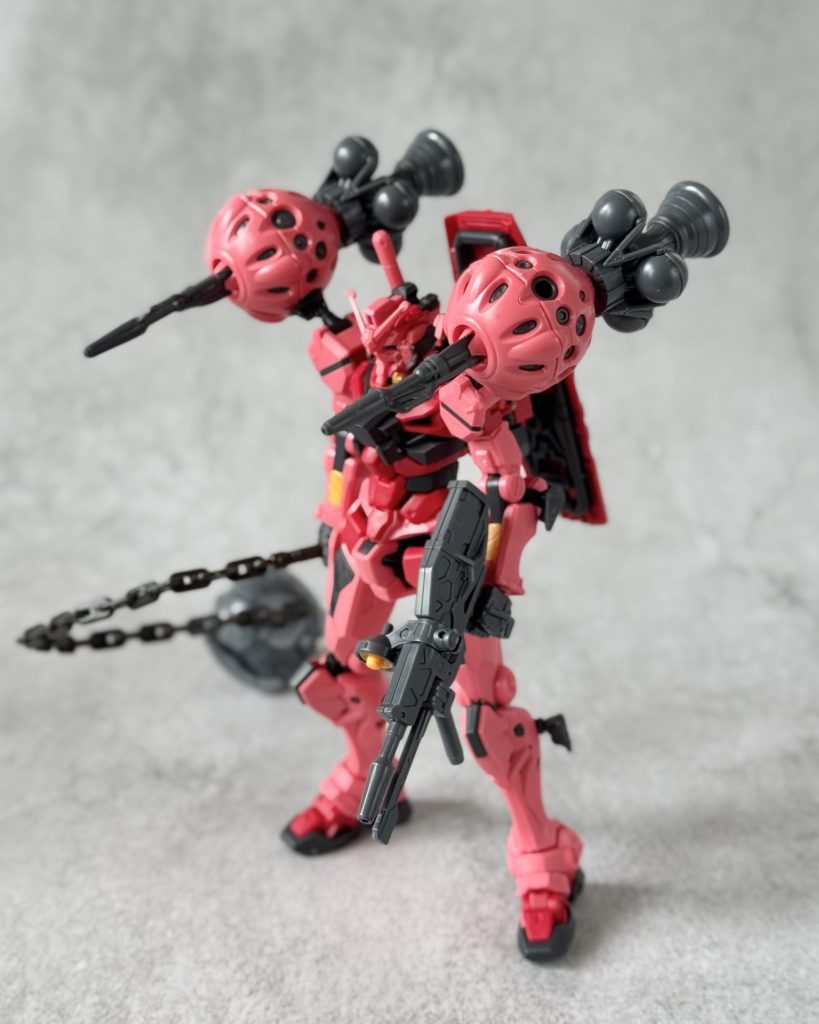 素組みと比べるとピンクが落ち着いてます。ガイアノーツのローズピンクを使用。まさに素組み！って感じの写真！！