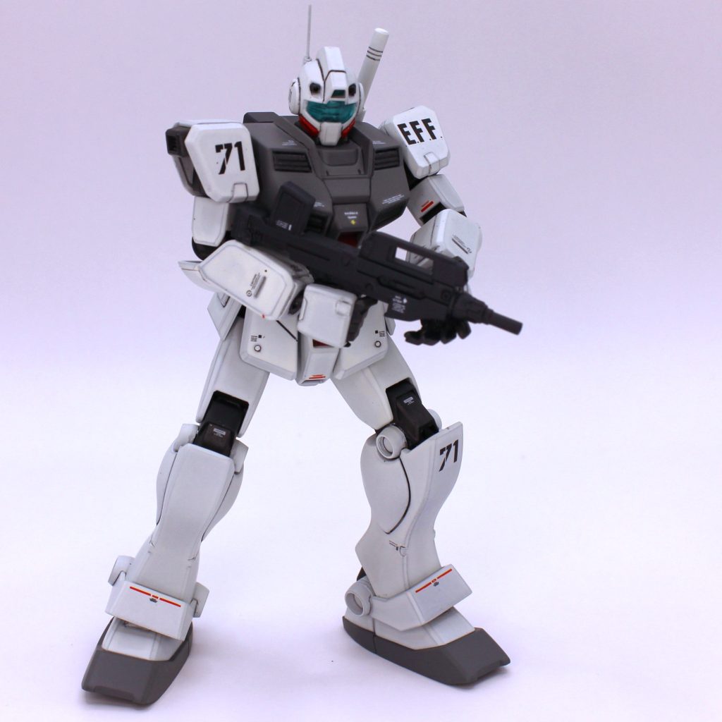 基本色はクレオスのグランプリホワイト、呉海軍工廠標準色のスプレーで塗装しています。関節部や武装は適当に在庫のグレー数色を選び、細部は筆塗りで対応しています。