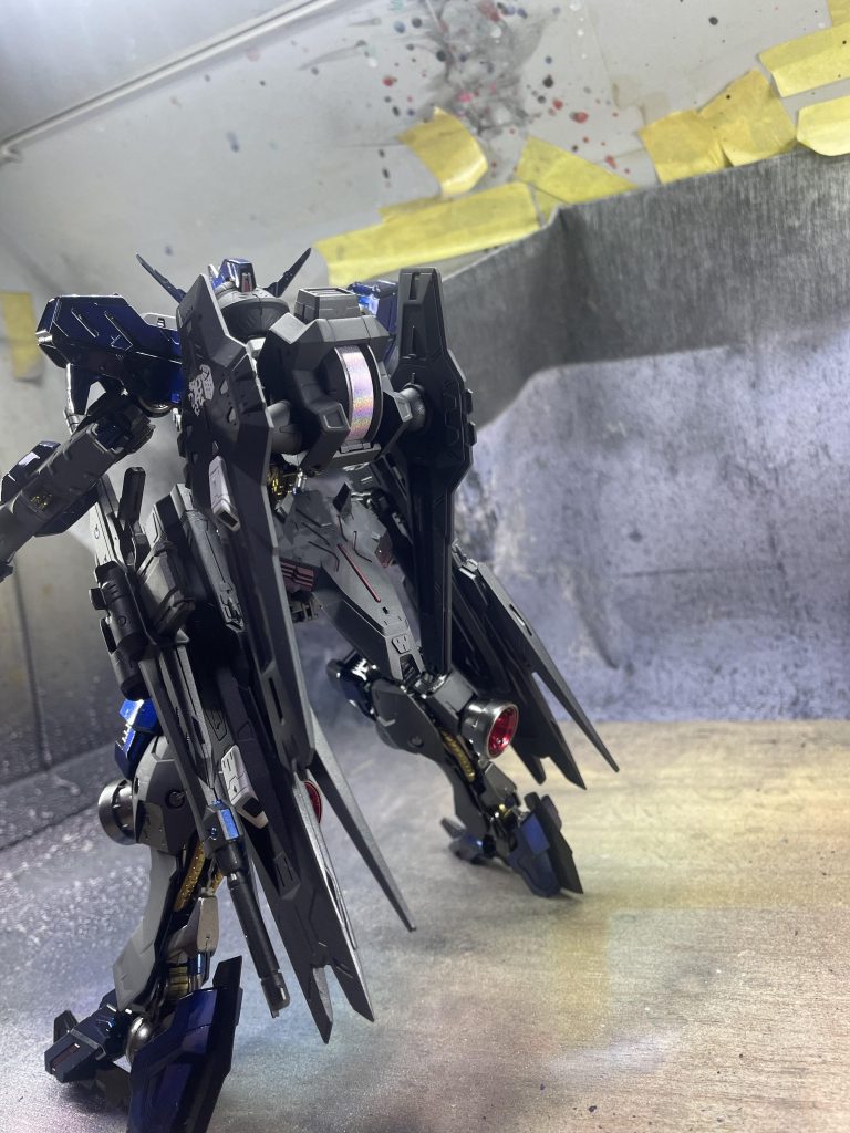 エイハブリアクターはガンダムマーカーのトランザムホロレッドを使いました。