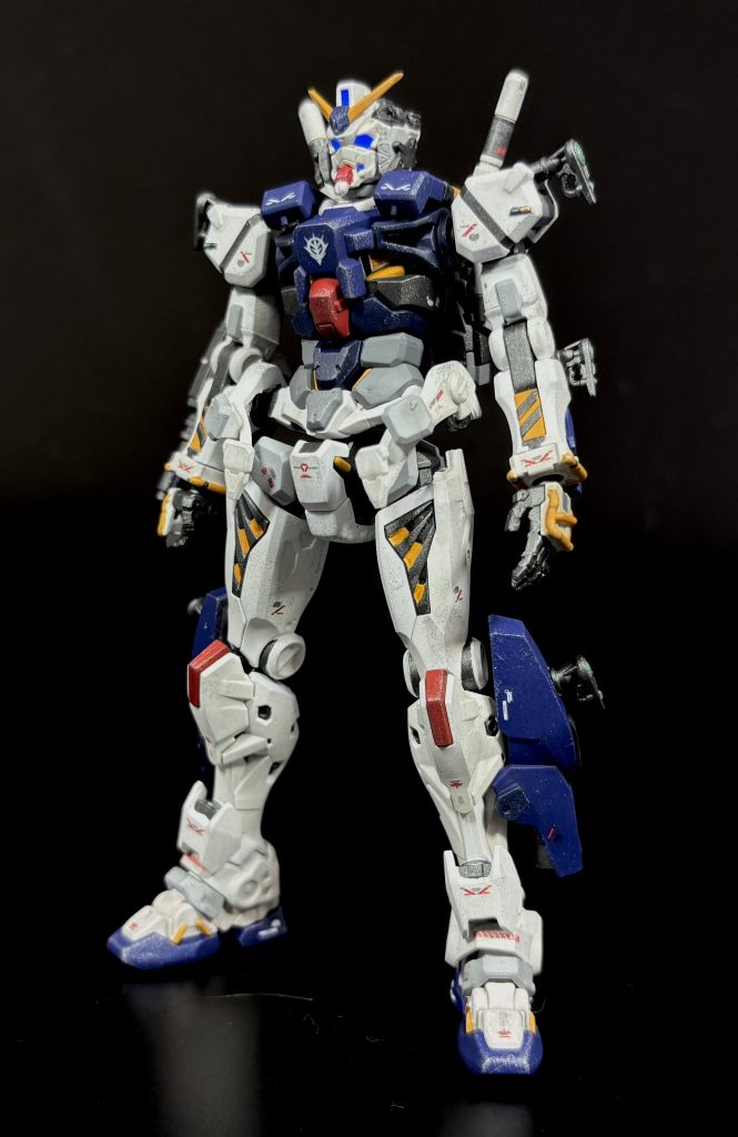 ［gMS-En'-NT1  G-ALEX］このガンダムアレックス、通称ガレクスはジオン軍キシリア派の主導によって、シャア・アズナブルを念頭においたニュータイプ専用機として、グラナダにて計画、開発が進められていた機体である。本来であれば、本機には赤いガンダムのαサイコミュを移し替える形で搭載する予定となっていたのだが、αサイコミュはソロモンで発生したゼクノヴァにより、赤いガンダムごと行方不明となってしまう。失われたαサイコミュにかわって、搭載されることとなったのは、エンディミオンユニットと呼ばれるオブジェクトであった。こうして本機はシャロンの薔薇と共に謎の多いオブジェクトであるエンディミオンユニットの運用試験機として運用されることとなる。この運用試験は、エンディミオンユニットの研究を主導していたクルスト・モーゼス博士のチームによって行われることとなり、テストパイロットとして同チームに所属していたニュータイプ。マリオン・ウェルチが任命されることとなった。また、エンディミオンユニット及びゼクノヴァ現象の監視を兼ねた護衛として、キシリア派傘下の特務部隊、サイクロプス隊が派遣されることとなったため、便宜上、本機はサイクロプス隊所属となっている。