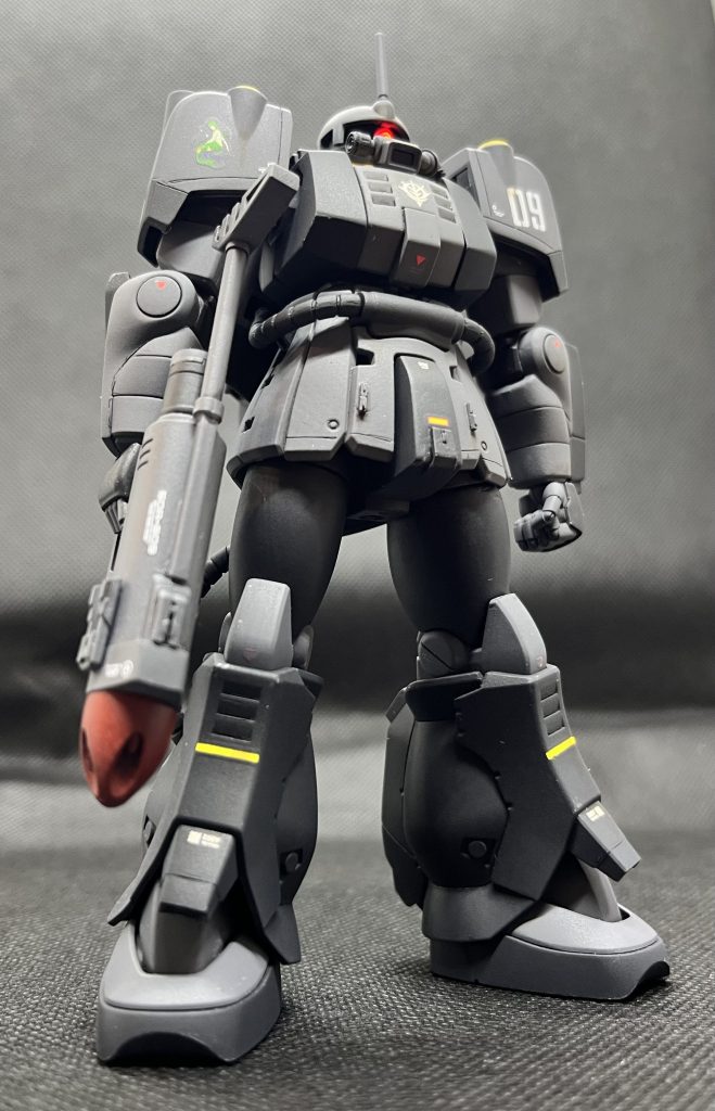 南太平洋を中心に活動したジオン軍の潜水艦隊「グリーンサイレン隊」に所属にしている機体です（という脳内設定です）右肩にグリーンサイレン隊のマーク(人魚姫)を入れてます。（ただ、デカールを貼っただけですが。。。）