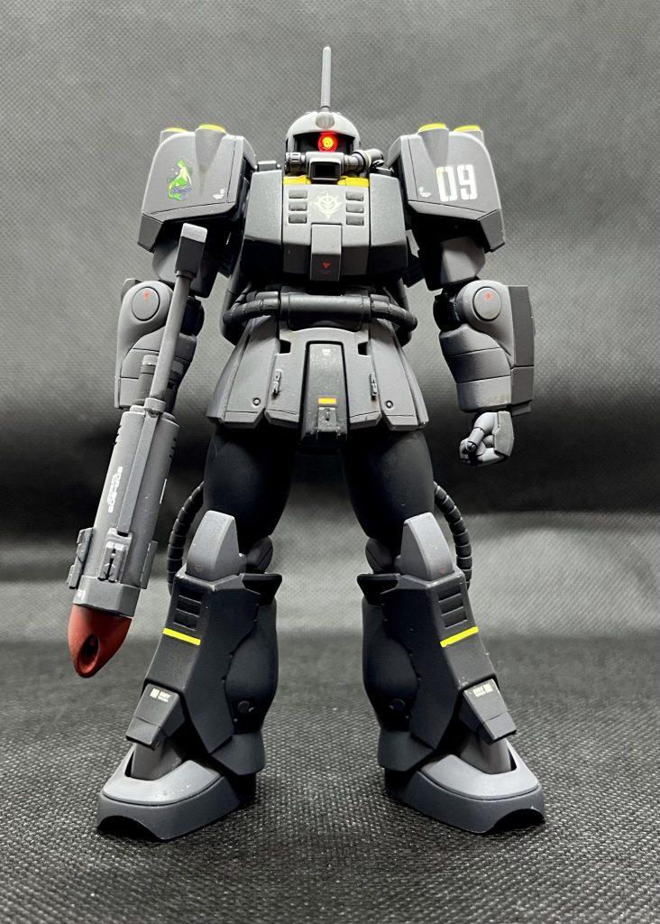 ザクマリナーの発売は2012年だそうですが、今でも通用するカッコいいスタイルですね。ただ、そのままだと、ずんぐりした印象なので、スタイル改修して上方向にすこーしだけ延長しました（詳細は後述）