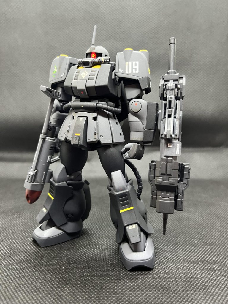 お次は「パイルバンカー」を装着。30 minutes missionsの武器セットから流用です。これメチャくちゃカッコいい！ちなみに「パイルバンカー」とは『大型の鉄杭を打ち込むことで対象を物理的に破壊する。チャージでは撃鉄を起こし 炸薬の威力も乗せた刺突を行う』武器とのこと。ザクマリナーが潜水して敵の港湾設備や潜水艦などを攻撃するする時に使うイメージです。