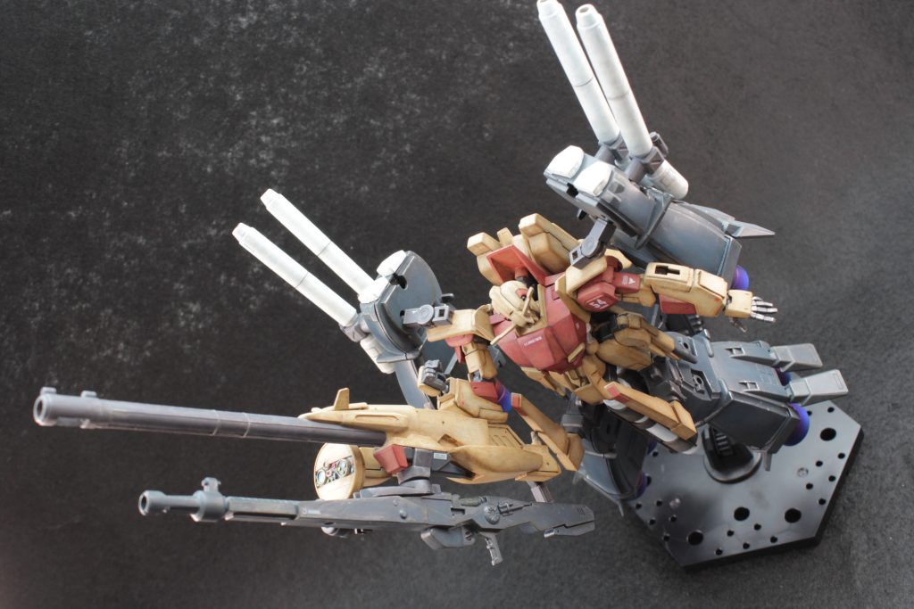ビームスマートガン2機の連結部はEGのνガンダムの腕パーツを活用してます。
