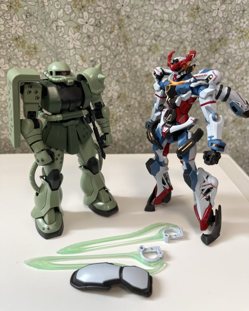 右は苦労して作ったジークアクス。2人とも、仲良くしてね！〜完〜