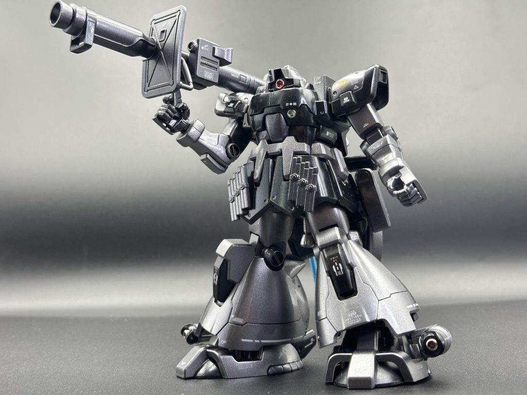 メインカラーをライトガンメタル、メタリックブラックにして、関節部にガンメタルを使用しています。