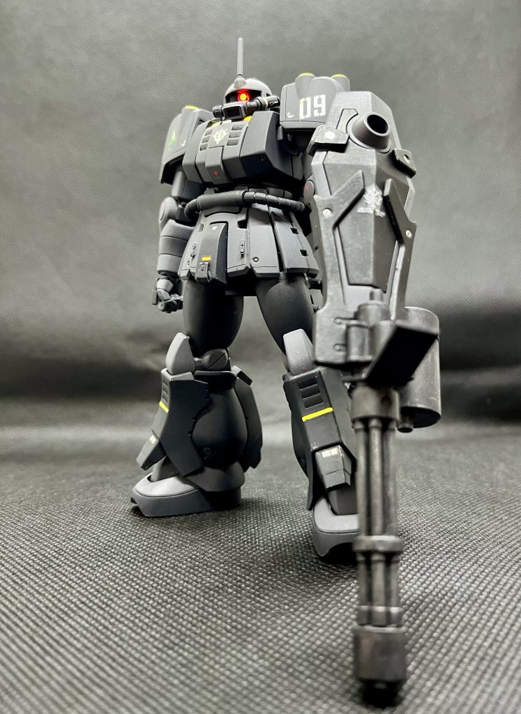 グフカスタムのシールドガトリングも装着可能です。見かけがグフになっちゃいますが。。。ザクマリナーは、ザクをベースに開発された水陸両用モビルスーツで、地上ではザクと同等の性能を発揮するとされているので、地上戦ではこのような装備で戦うイメージです。(カッコよければすべて良し👌)