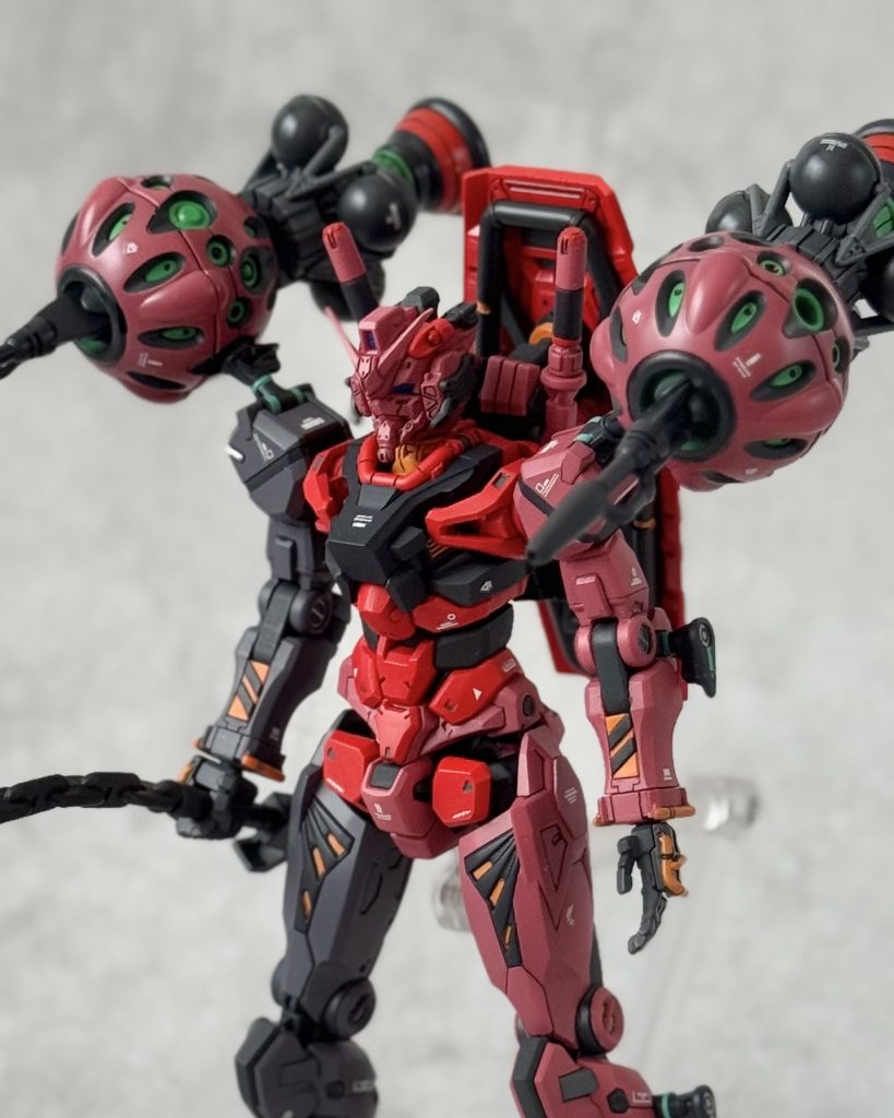 右腕/右脚を紫寄りのダークグレーに変更。ビットの内側もグリーンに変更。