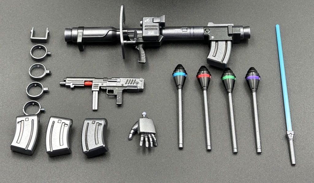 パンツァー・ファウストは無駄に塗り分けたのでカラフルです(笑)特に意味はありません。塗装のときにテンションが高かっただけです。