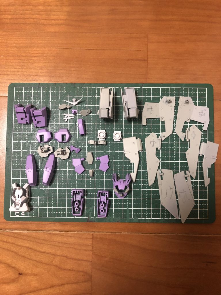 いつも通りの缶スプレーで、MSパープルとガルグレー、MSホワイトで塗装しています。