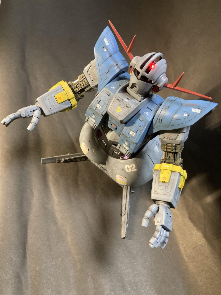 モノアイは30ミニッツ(だっけ?)の女の子っぽいロボの肩関節を丸パクしたので上下左右に動くけど、あんまり上に動いてもカッコよくない…(;´・ω・)