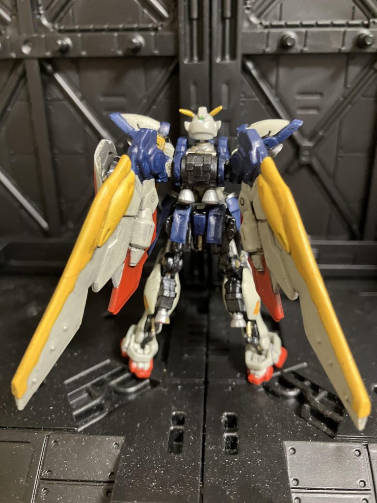 真後仮組しようとしてもポロポロ外れて無理でした。