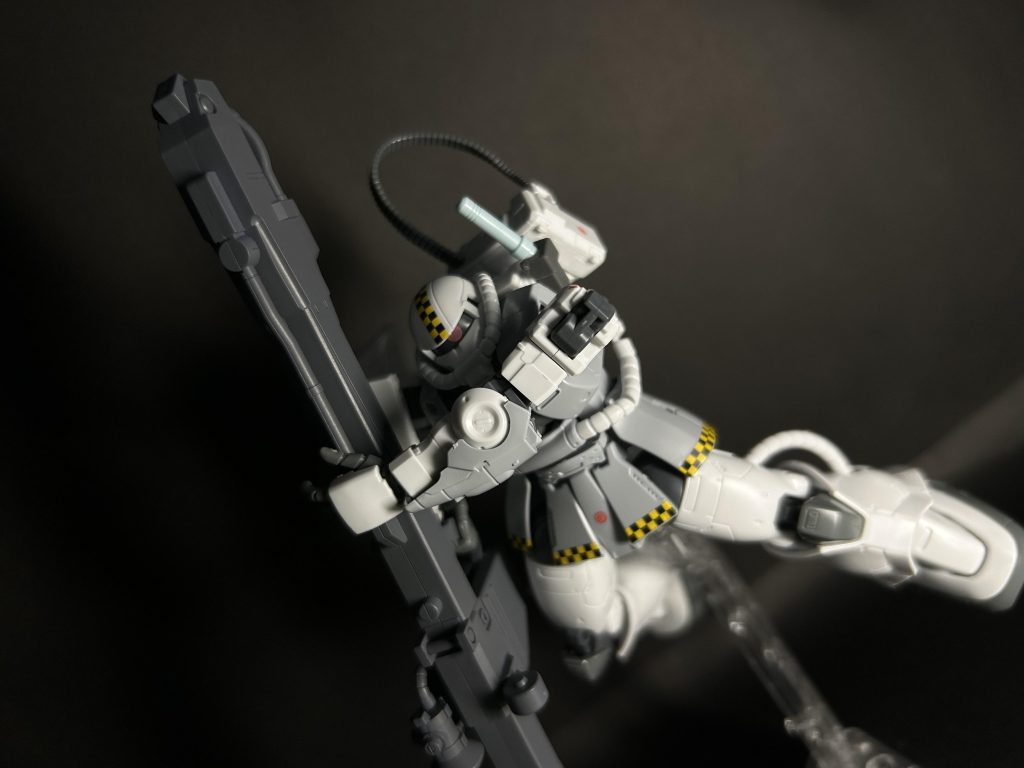 以下、設定です。正史と噛み合わないかもしれないので、注意。一年戦争の真っ最中、ジオンの主力であるザクにはビーム兵器が無く、ドムに劣る部分があった。しかし、とあるサイドのジオンMS開発部が、バックパックを増やしたらいけるのではないか、と言うとち狂った試みを行った。