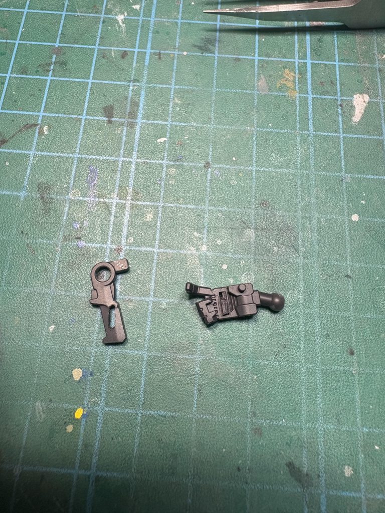 保持力を上げるためグリップ側とハンドパーツ側にそれぞれちょっとした加工をしました