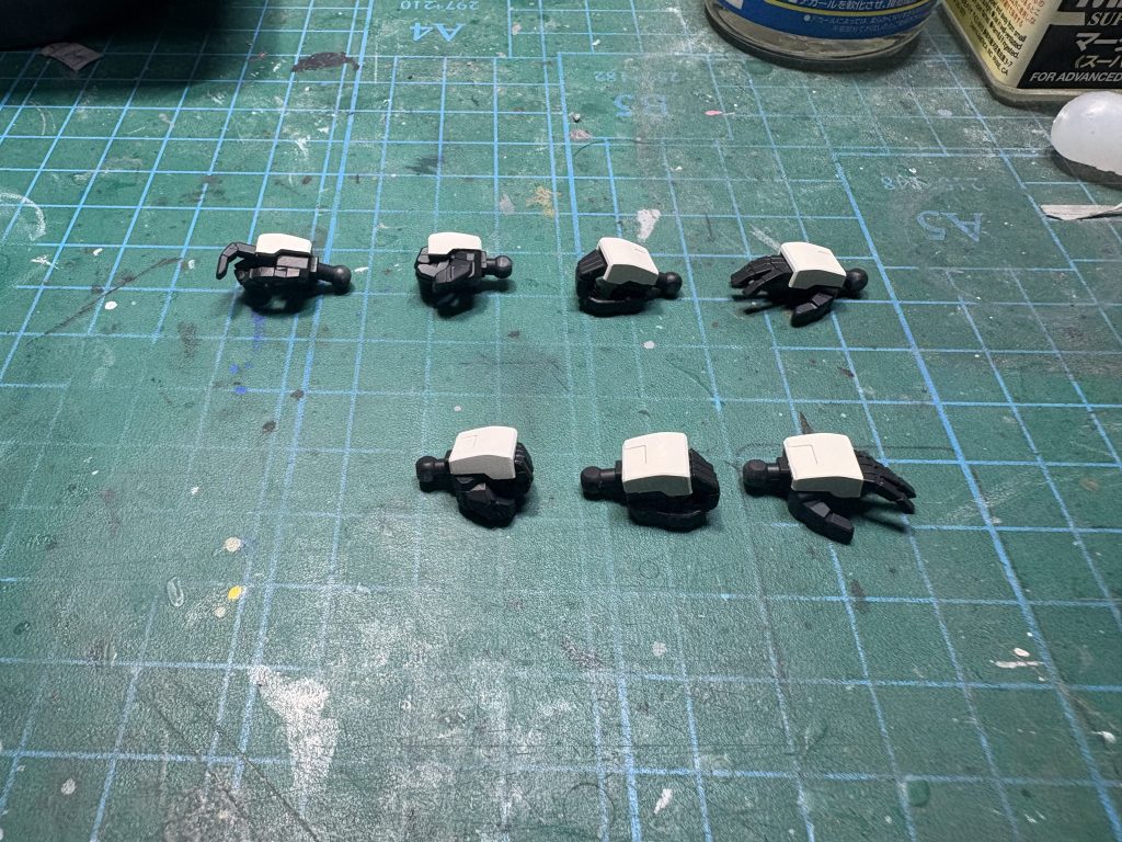 ハンドパーツを交換しましたがジム系統の方が小さいのでサーベルのグリップを持たせることが出来なくなりました(^_^;)