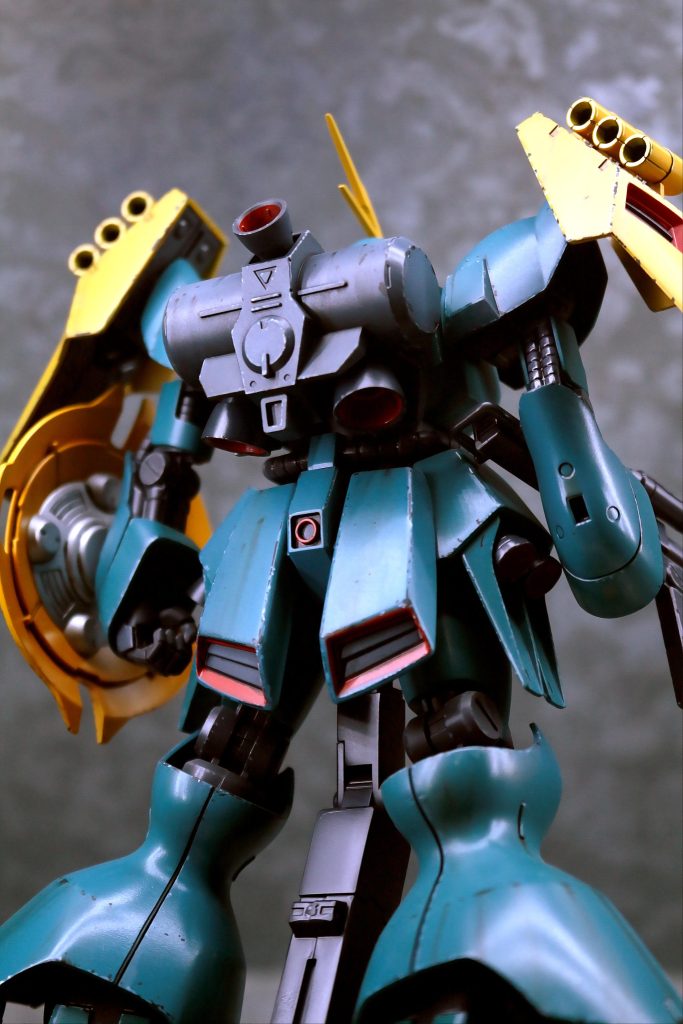 HGUCシリーズの中期?の頃だけあってマスキング作業が必要な箇所がありますが(リアスラスターの分割が一体成型だったりと)、それ以外は特に問題なく作業進めれられました。