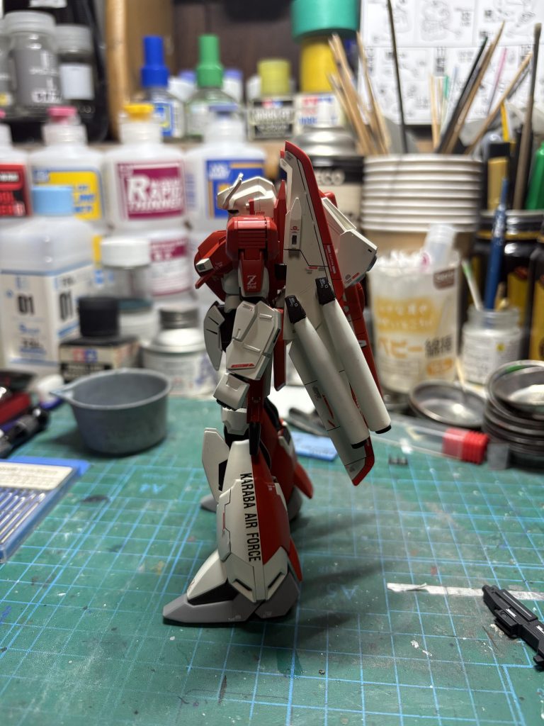 ビームライフルのマウントパーツを余剰パーツから切り出しで取り付け