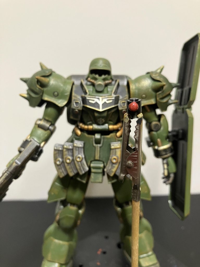 モノアイの丸い所を紛失したけどヘルメットの影で分かりにくかったからそのままにしてましたが、コレをきっかけにモノアイを作りました。