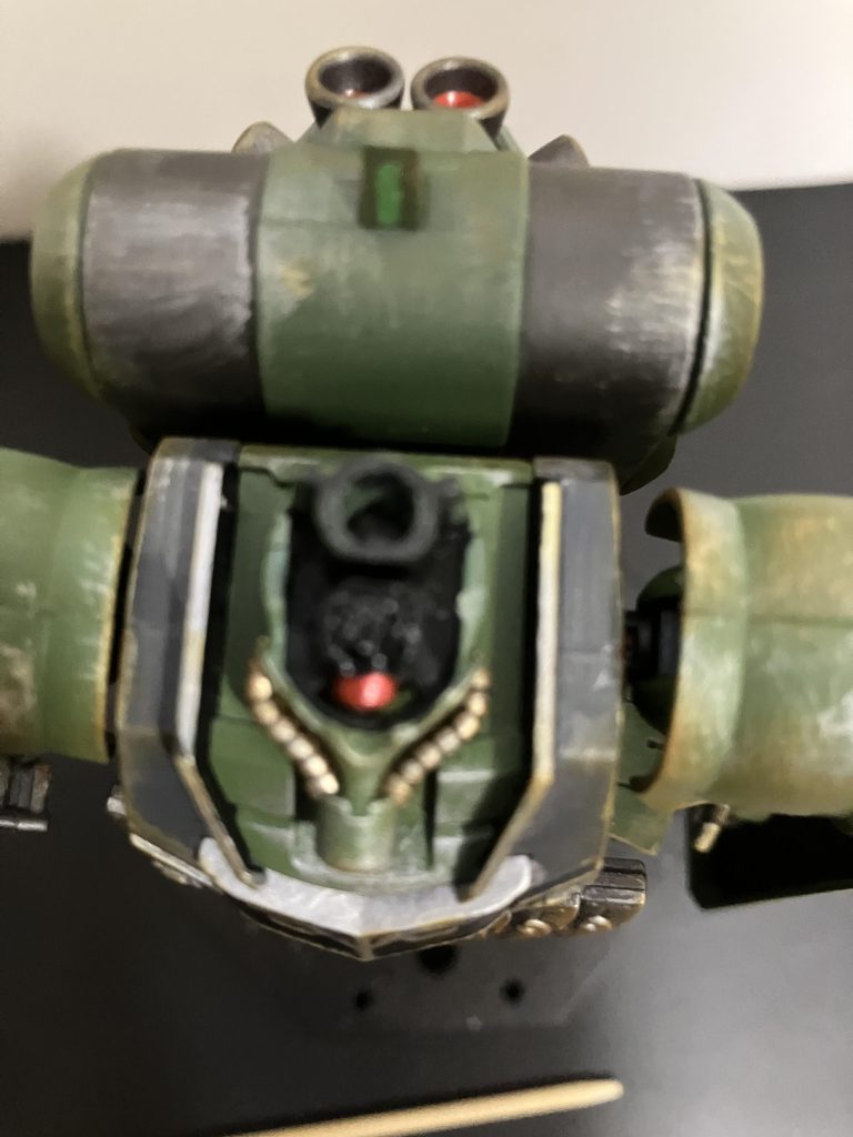 周りをつや消し黒を塗ればアラが隠れます。