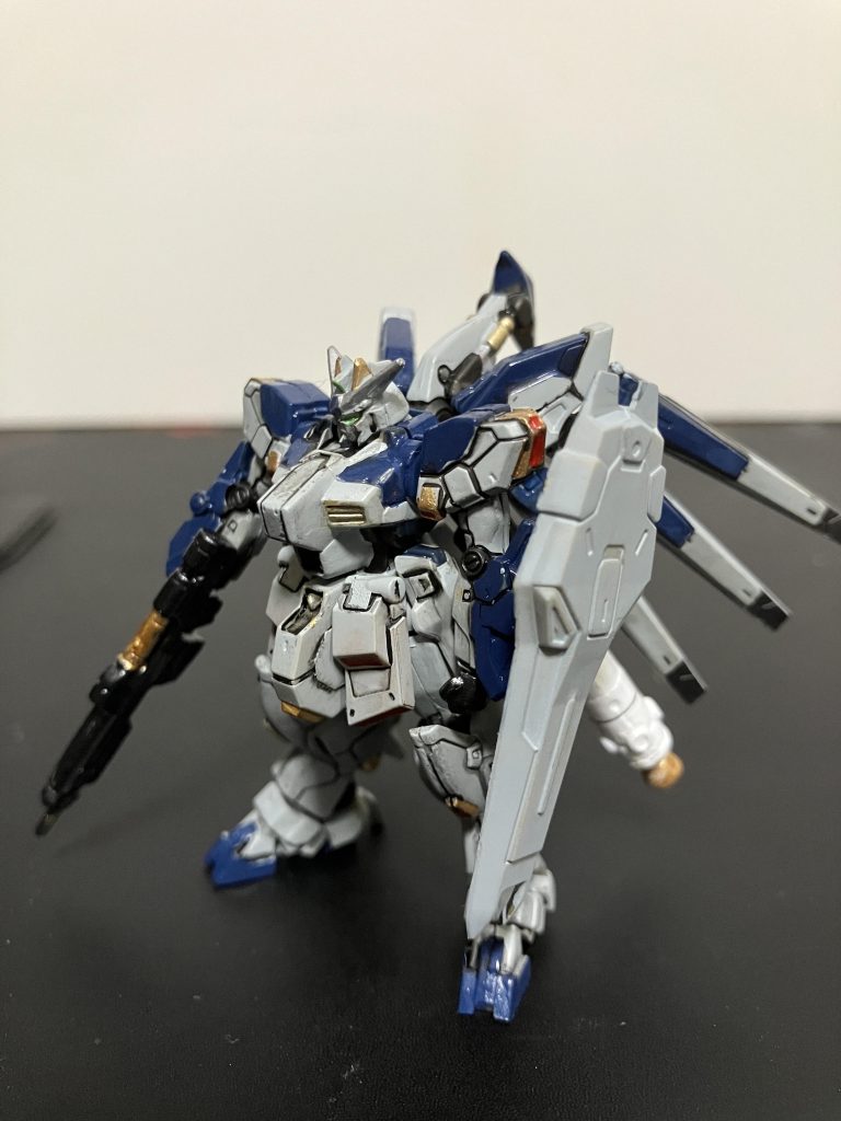 盾はまだ色分けが出来てませんね。早くお父さんの様な模様が着いたら良いですね。