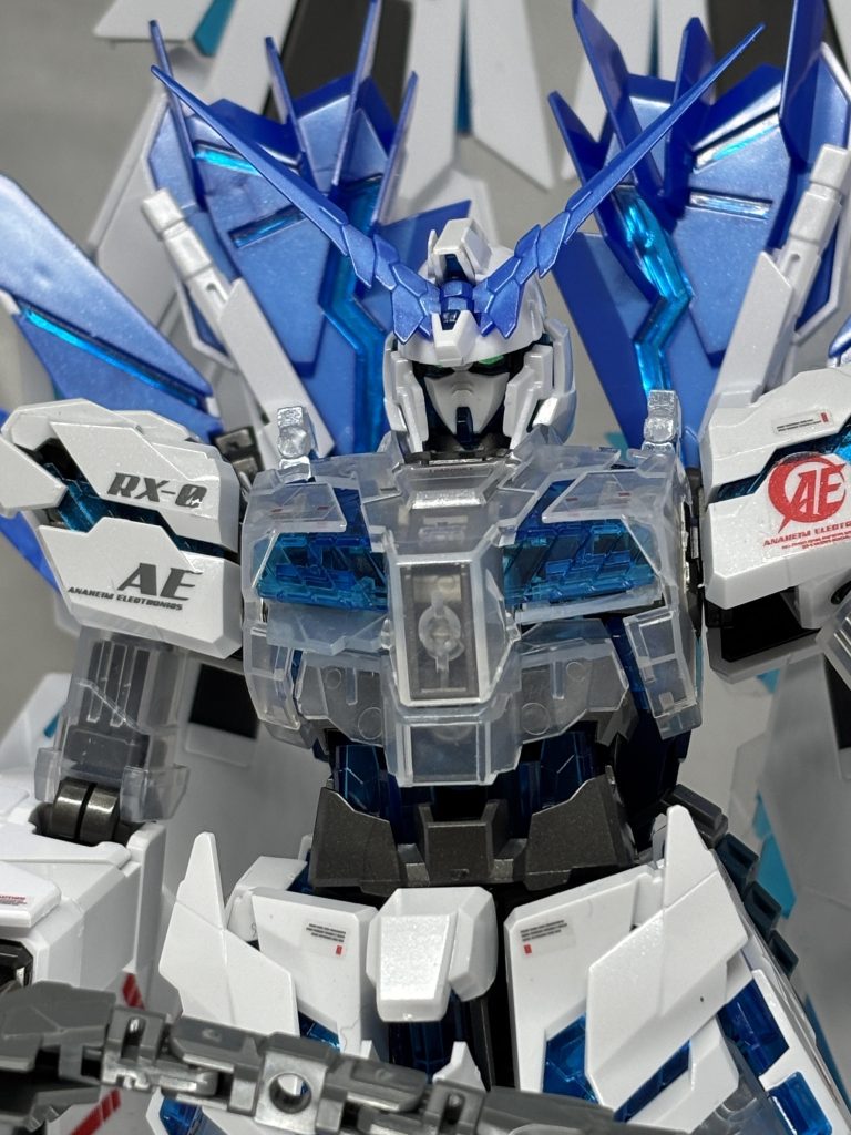 ソリッドクリアってそこはクリアじゃないんだ!ってなるランナーごとに構成なので人気はそこそこですが。ペルフェにすることによりクリアじゃない部分が不易にならなくなりました。あと圧着式ドライデカールは嫌い。