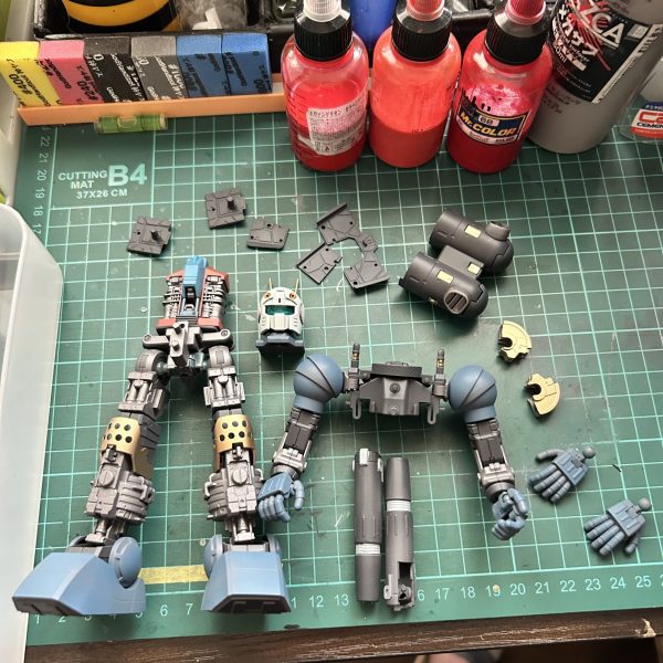 ようやく作業にかかれてます^_^  相変わらず見えなくなってしまう部分に、手間かかりすぎる悪癖が出ておりますw（1枚目）