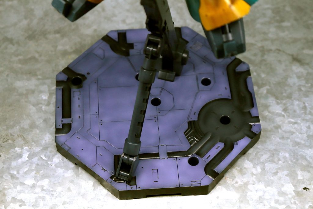 ディスプレイベースにはアクションベース1を使ってみました。塗装するだけでかなり生えます!(ただヒケがかなり生じているので表面処理が必要ですね。)