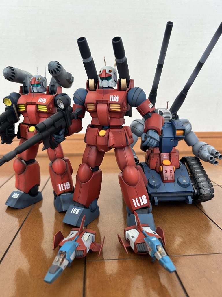 当時物のスクラップ寸前の同型機を［109］にして前作ガンタンクと小隊風に。