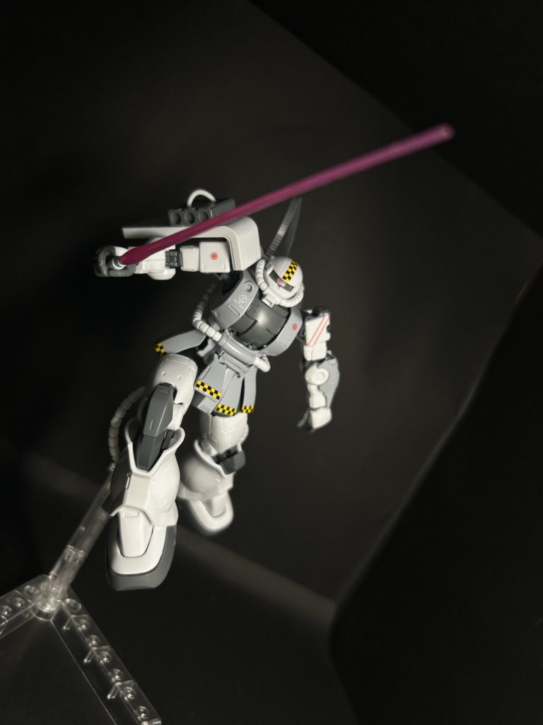 そこで、開発途中だったドムのビームバズーカと鹵獲した連邦のビームサーベルなるものを装備し、実験を行った。同時に使用した時に、ショートすること以外上手く行ったので順調に実験は進んだ。