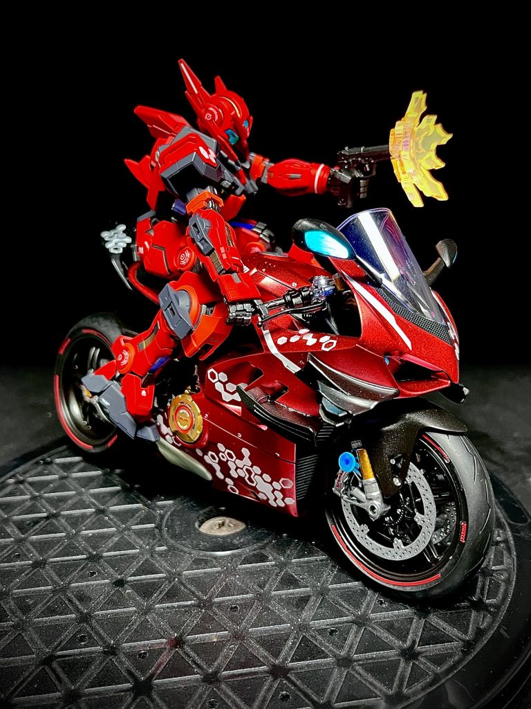 腰周りのパーツをほとんど取っ払ってムリやり乗せてます🤣