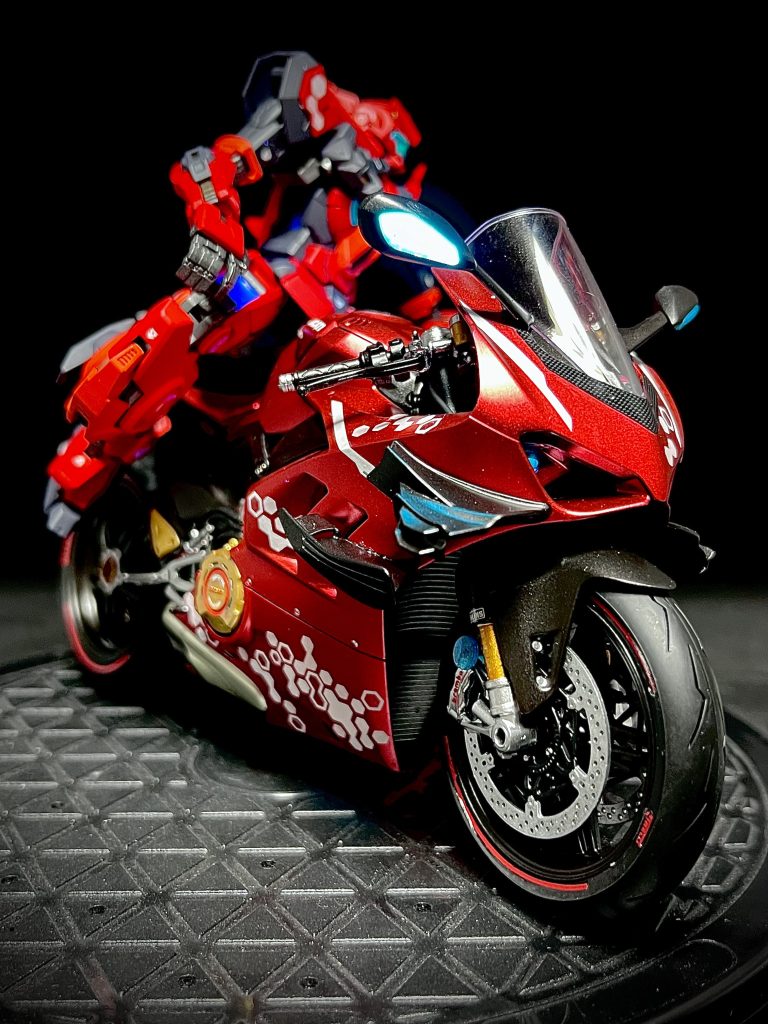ドゥカティのスーパーレッジェーラV4とゆうバイクです🤩付属のデカールはデカくて難し過ぎて断念しました😔