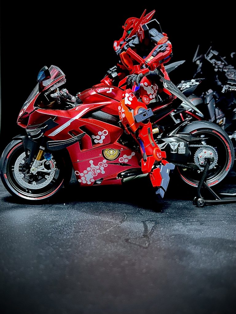 フレーム ガイア:スターブライトアイアン赤 フィニッシャーズ:シルクレッド ガイア:プライマリーメタリックレッド黒 ガイア:ヘキサブラック クレオス:メタルブラックオレンジ ガイア:調色下地 ガイア:黒サフフラットクリヤートップコート