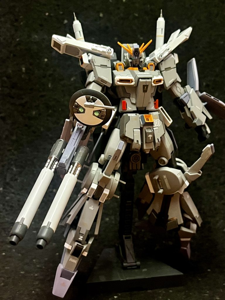 ダブルビームライフルは取り回し悪すぎやろ、ということで小型化と好みでセンチネル感を出すためのセンサーに変更です