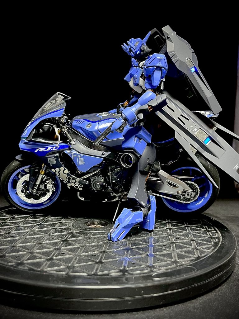 フレーム クレオス:GXメタルブラック青 ガイア:ミリオンブルー黒 ガイア:ヘキサブラック銀 ガイア:スターブライトシルバー金 ガイア:パールゴールド下地 ガイア:黒サフ