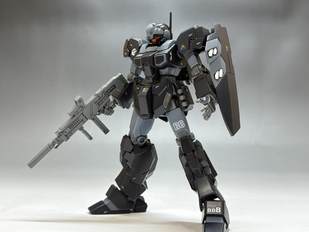 テーマは「しっかりと素組する」だったので、特別な加工はせず、肉抜きを埋め、しっかり面を出して丁寧に塗装しました。デカールはイメージ優先でペタペタ。