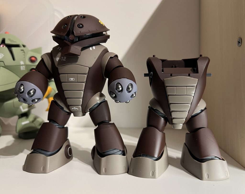 股・膝・くるぶしの関節をそれぞれ加工し、ほんの少しずつ縮小。