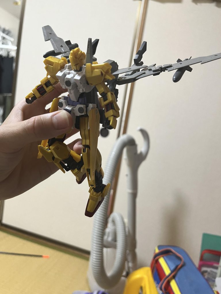 可変機なら変形機構にこだわりたい！寝そべり変形にならないよう、30MMのパーツを使い試行錯誤しました！