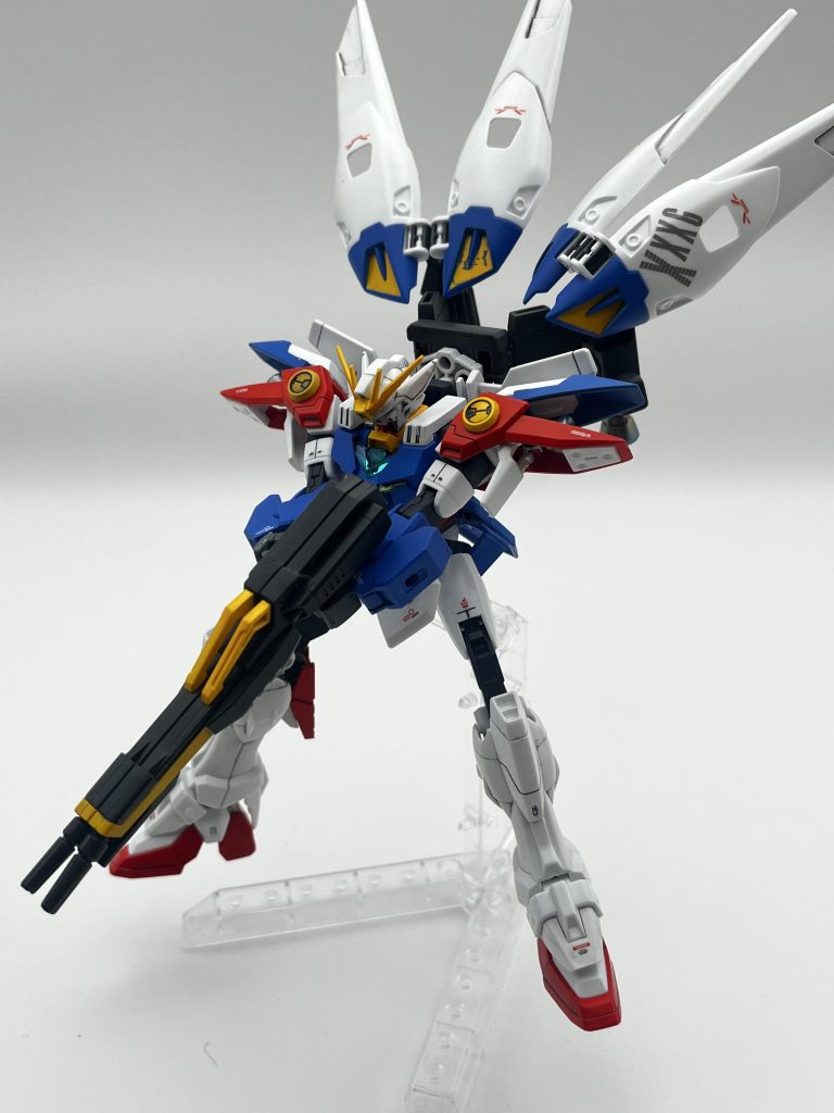 両手撃ちはかなり窮屈になりますね(gundam-kao5)