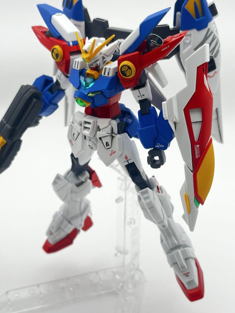 合体したらもう普通のウイングガンダムゼロにしか見えませんね元キットより細身足長の体型に