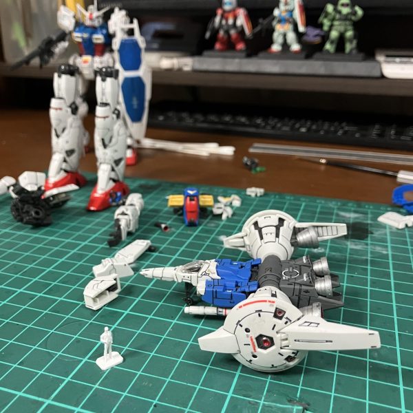 中古1,680円で素組み品を入手したので、部分塗装とデカールワークで改修中。コアファイターが組み上がりました。（2枚目）