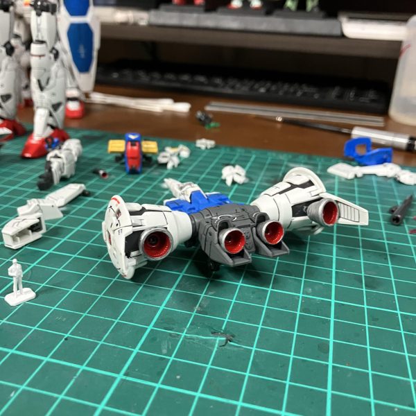 中古1,680円で素組み品を入手したので、部分塗装とデカールワークで改修中。コアファイターが組み上がりました。（3枚目）