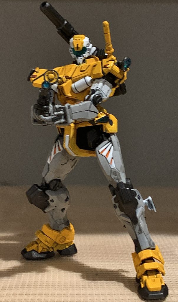 黄色部は黒サフ→エヴァプロトイエローグレー部は黒サフ→ニュートラルグレー3白部は黒サフ→エヴァホワイト黒部はガンメタ