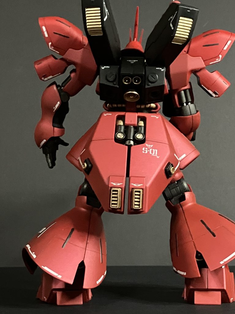 後部スラスターダクト形状を変更しています。肘関節部もなんちゃってシリンダー加工してます。