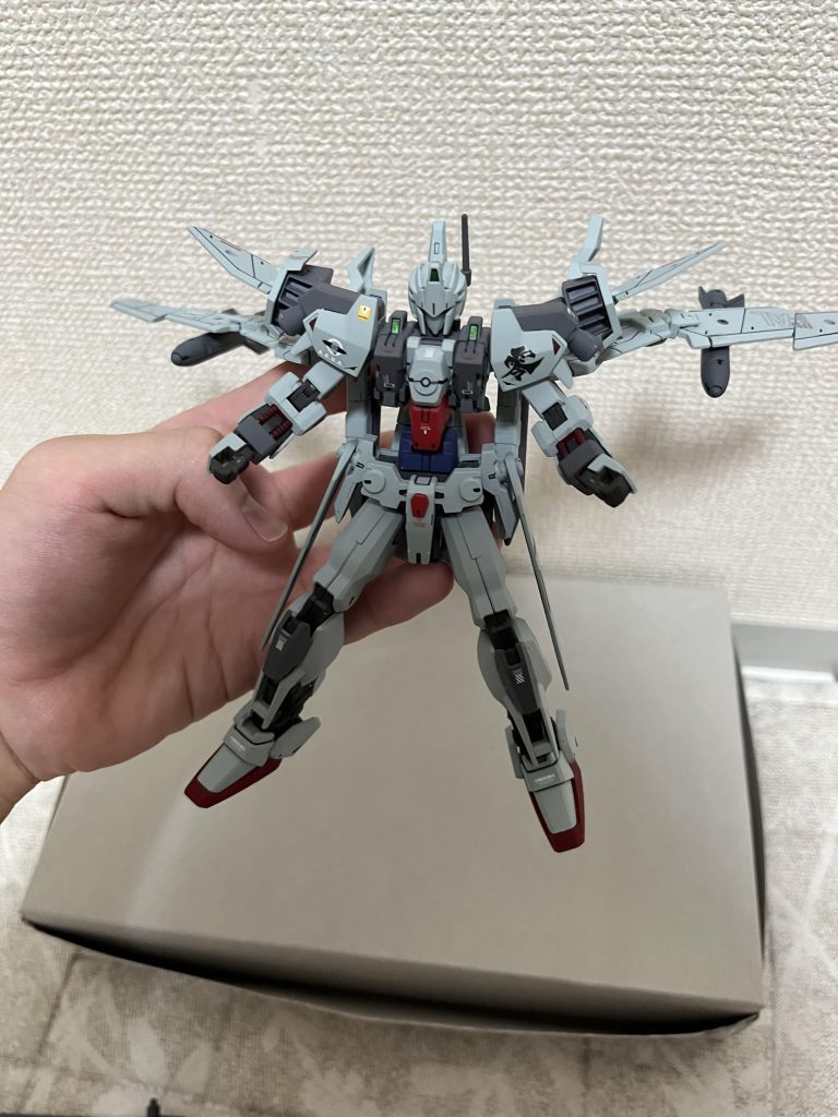 足を取り付け、ウィングを調節し、変形完了!!