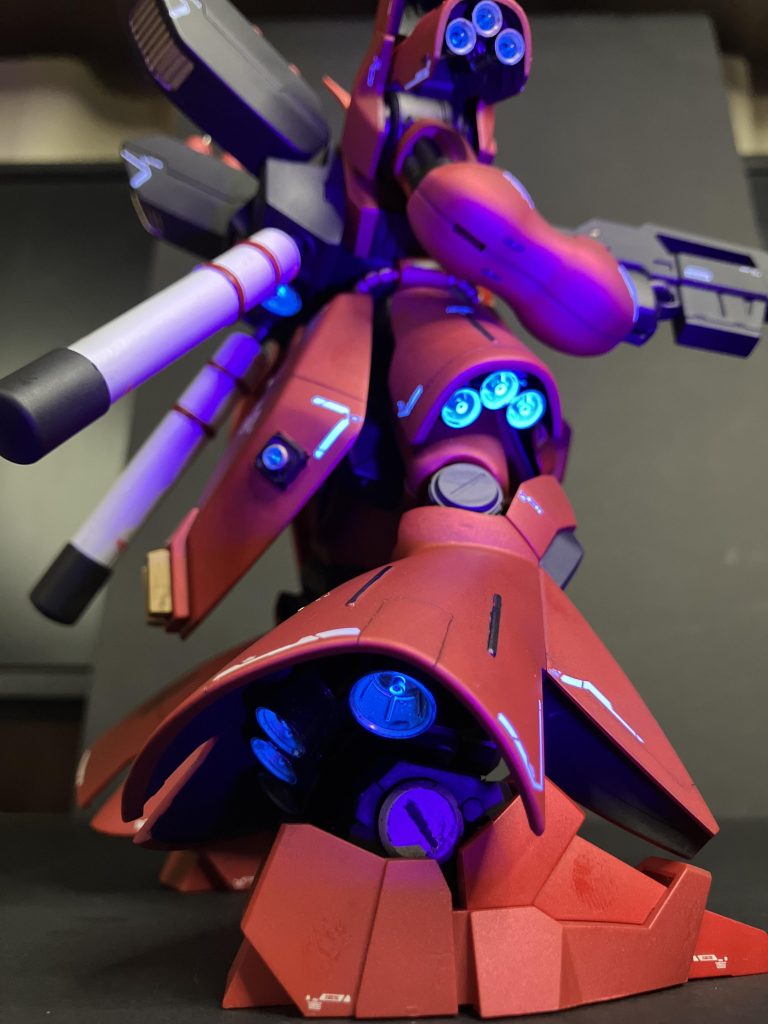 アクセント付けに白で塗装してみました。