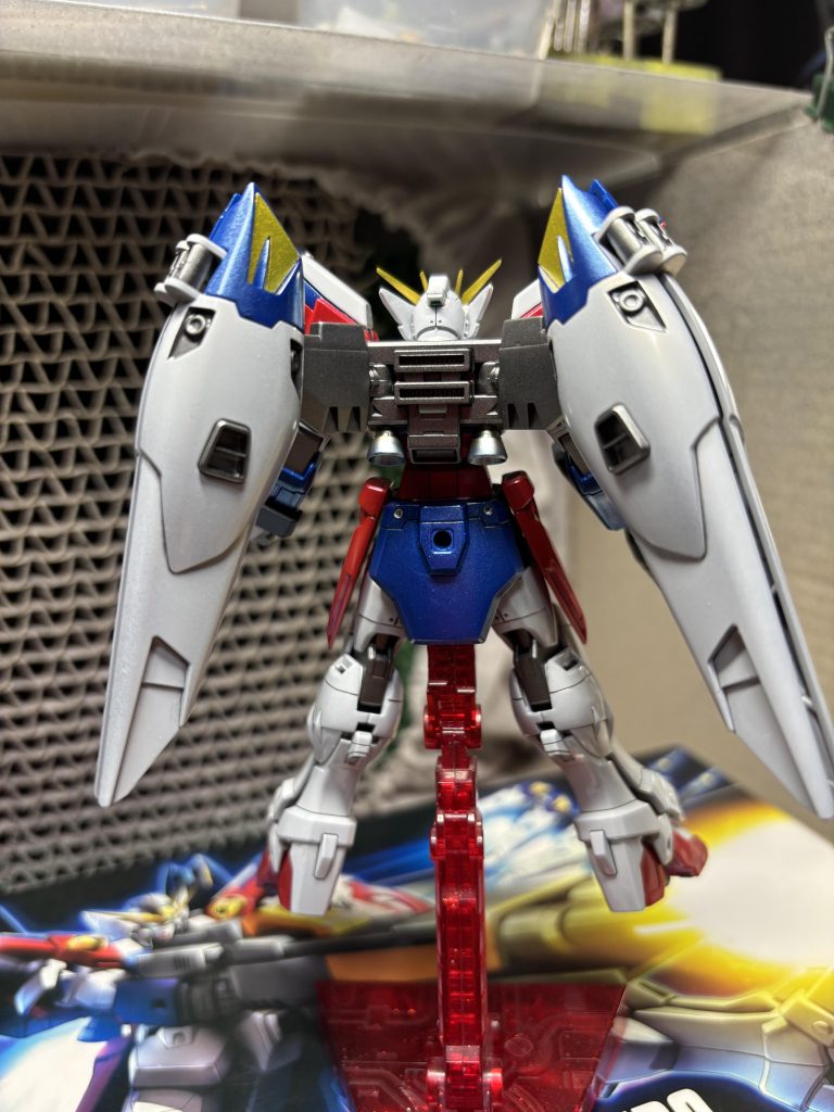 超久々の投稿です。アンテナのシャープ化、手をビルダーパーツに変更、全塗装です。今現在腰の手術の為入院中で入院前、ギリギリに完成させたので画像は少なめです。