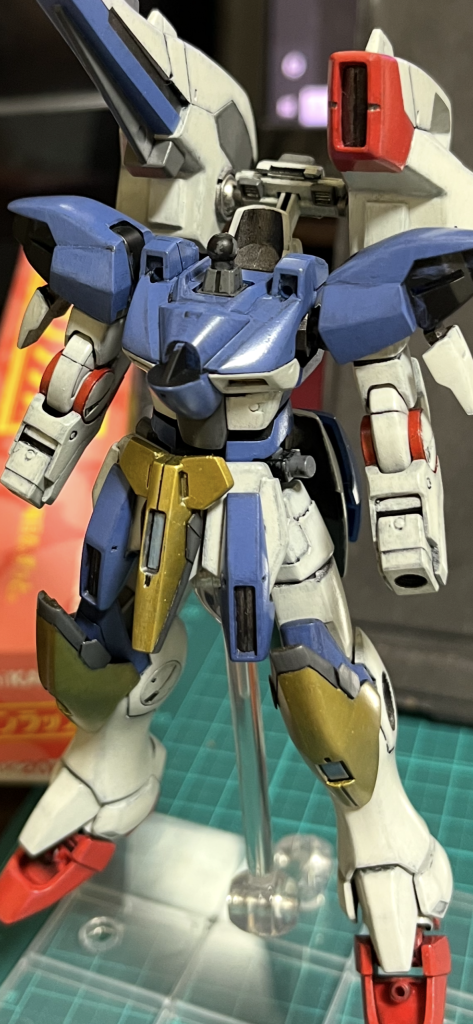 塗装の中間確認。トップコートしていない状態だとかなりツヤツヤでした。ステラ系の色のパワー凄いんで、是非水性ホビーカラーユーザーは試して欲しい笑ちなみに青のベースはギャンシュトロームとティターンズブルーにステラを加えてます。