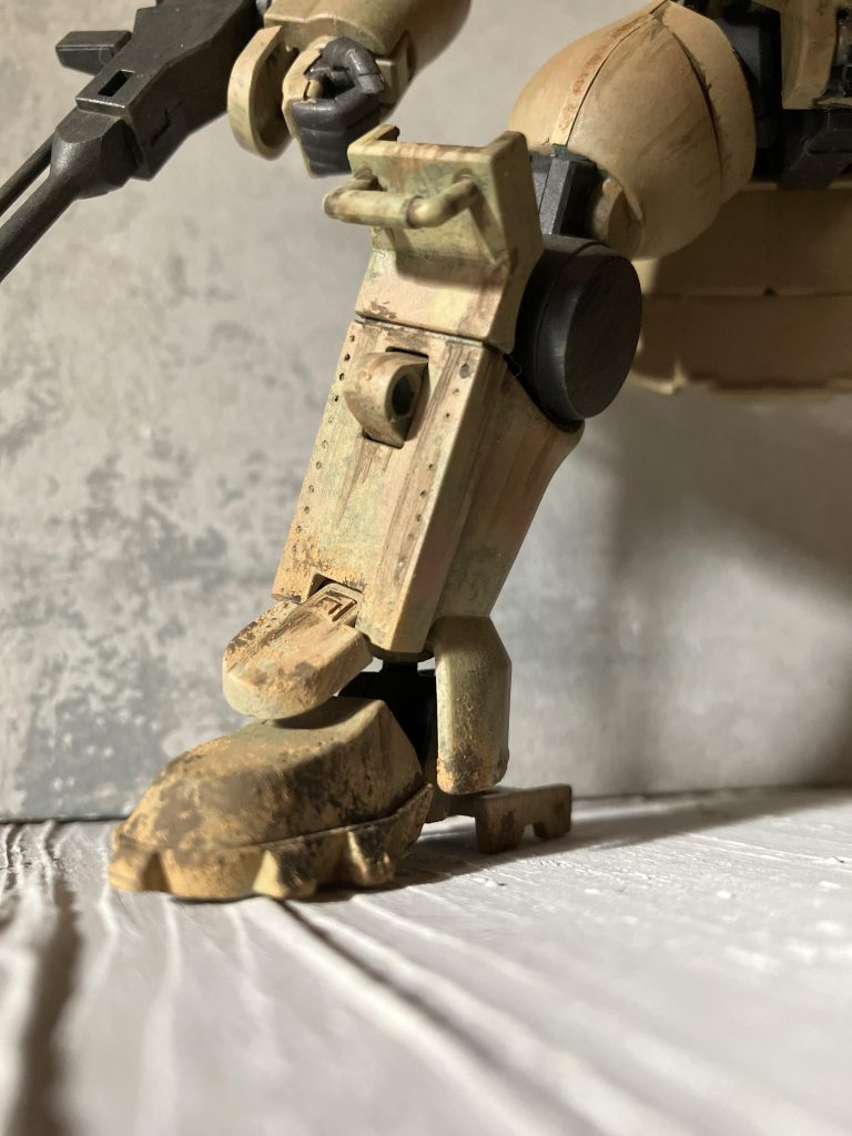 それとスケールに合わせてウェザリングもガッツリと掛けましたウェザリングペーストと水性ウェザリングペイントを使って汚しを表現しています